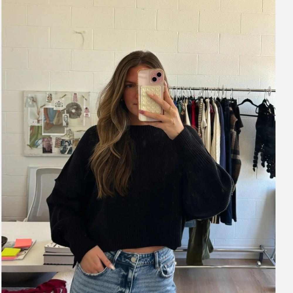 Vestique Black Sweater "Chasing Better"  cropped with wide arms size large - Picture 8 of 8